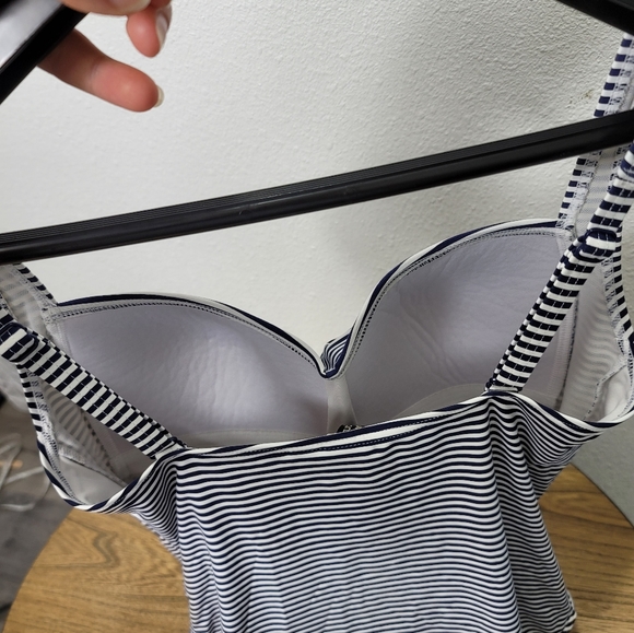 Nip Tuck Swim Twisted & Ruched Front Swimsuit 10sz - Picture 4 of 9